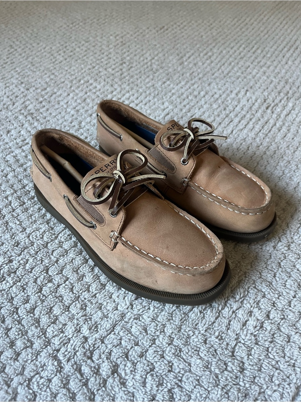 Sperry Kids old money Two Tone Leather Boat Shoes with Brown Bow Laces